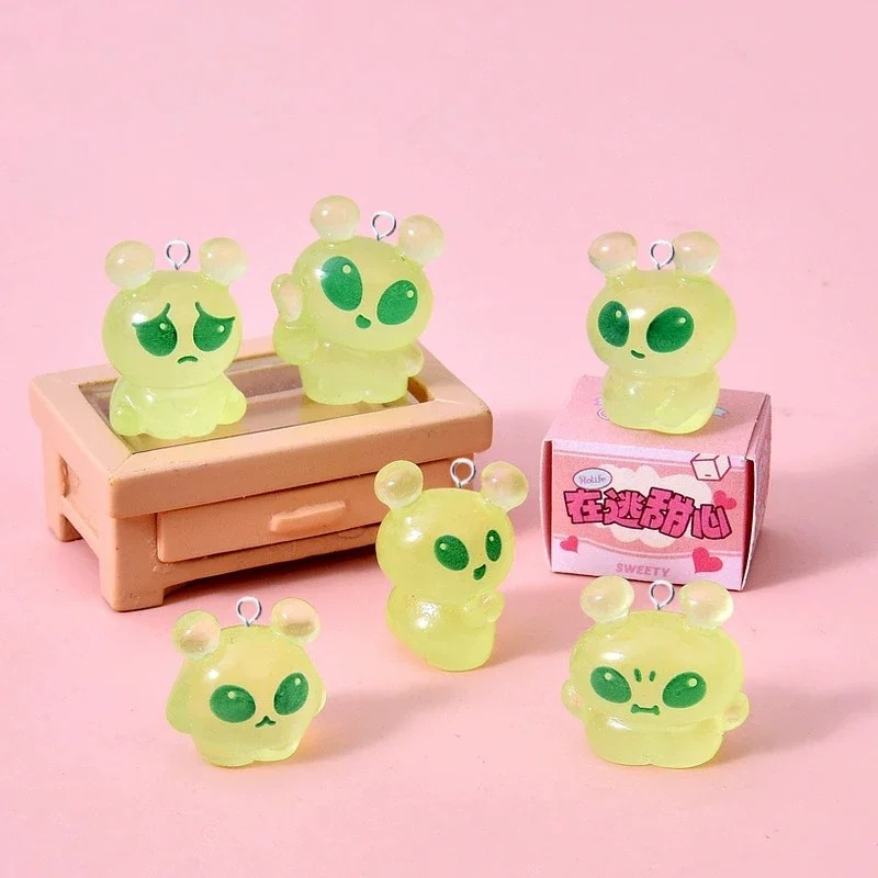 Resin Art Calligraphy - 10Pcs Luminous Mini Green Alien Resin