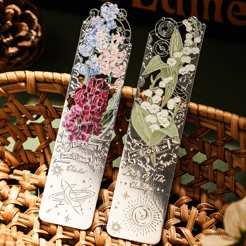 Retro Hollow Metal Bookmark Ro - Resin Art Bookmark ulasan dan harga